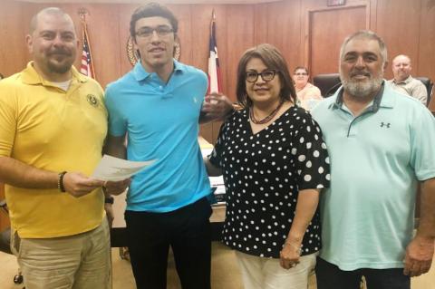 City Council Presents Scholarship Awards