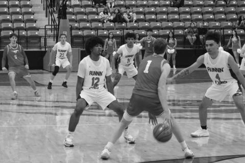 Brownfield’s Jeron Lawrence (12) and Quavience Busby (4) pressure Denver City’s Chasen Buckle (1) during a District 3-3A contest on Tuesday at The Pit. (LEE SCHEIDE | BROWNFIELD NEWS)
