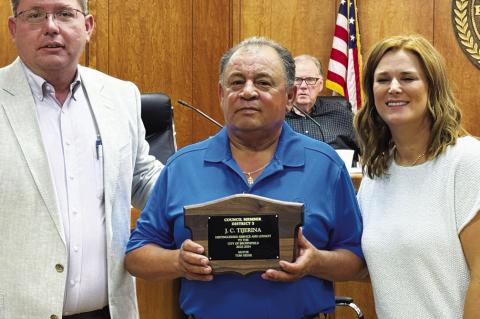 City swears in 3 Councilmembers, honors retiring ones