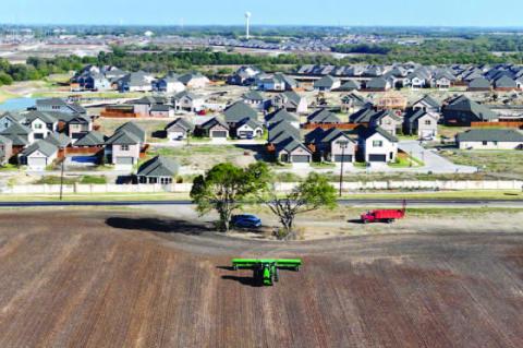 Abbott Signs Bill That Enforces Right to Farm Legislation