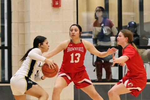 Jaelyn Molina and Alliey Coffey on defense