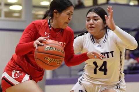 Kayleigh Saldana passing the ball (Krystal Valentin)