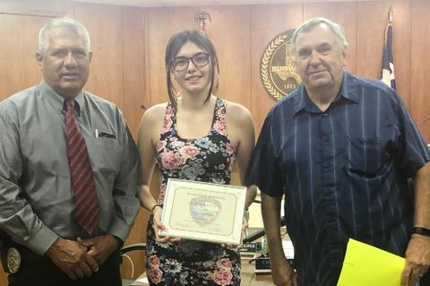 City Council Presents Scholarship Awards