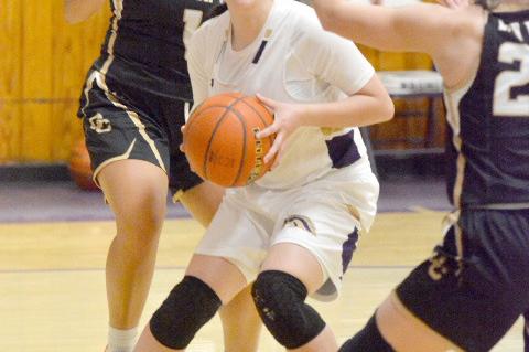 Wes Woodard fighs off defenders (Mandy Contreras)