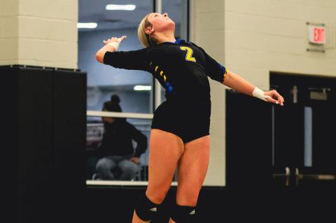 No. 18 Lady Cougars sweep Lady Wildcats in season finale