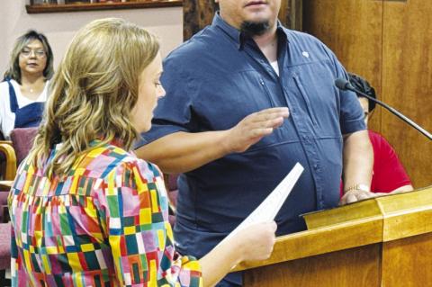 City swears in Council member, proclaims Clean Up Days