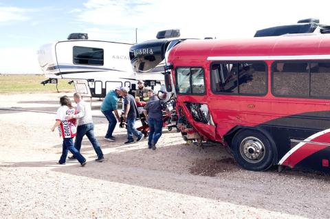 Several Injured in Seagraves bus crash