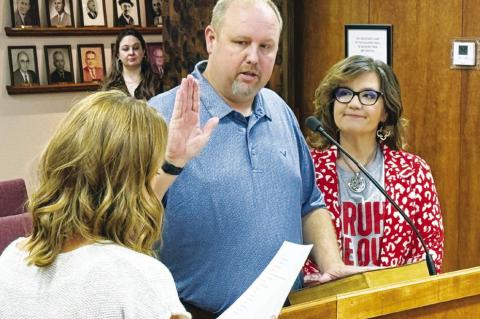 City swears in 3 Councilmembers, honors retiring ones