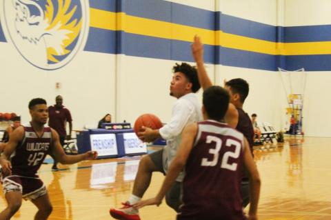 Cubs basketball earns split in second week