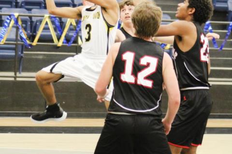 Wildcats lose to Southland, 38-42