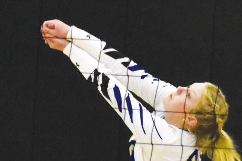 Wellman-Union wins bronze in Tulia Tournament