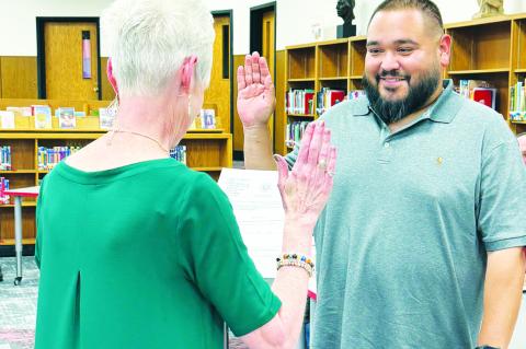 BISD Board approves Superintendent contract, swears in Trustee