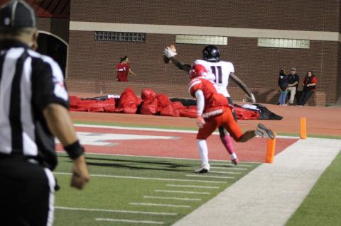 Cubs late rally falls short in road loss to Mustangs