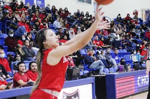 Lady Cubs advance to quarterfinals on last second free throws