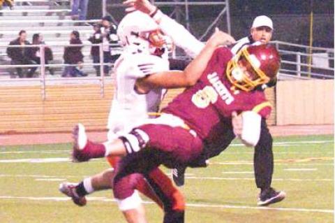 Cubs close district with win