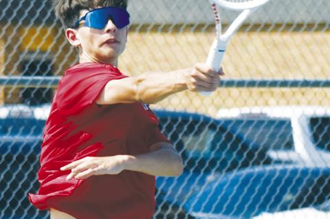 Tennis bounces back with victory against Levelland