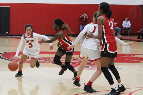Lady Cubs receive championship rings, remain unbeaten