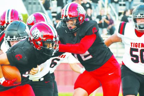 Cubs, Wildcats struggle in football games, Broncos win