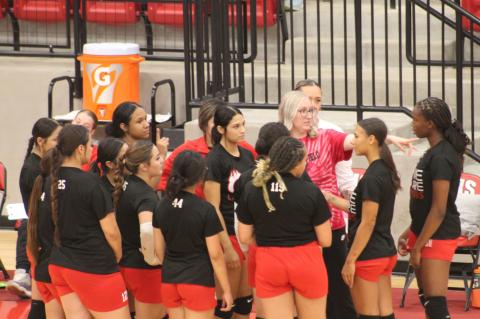 Brownfield volleyball coach Mallorie Brantley talks to her players during a scrimmage against Lubbock Estacado on Aug. 11, 2024, at Brownfield High School. (LEE SCHEIDE|BROWNIELD NEWS)