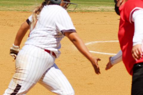 Lady Cubs softball improves to 2-0 in dist