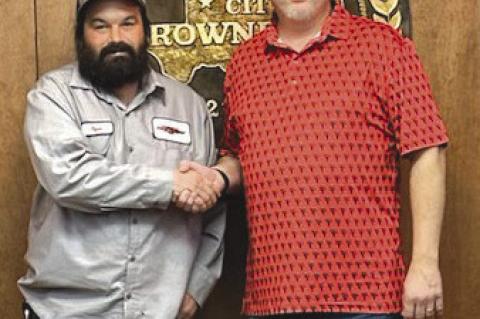 Ryan Sargent is congratulated by Mayor Eric Horton after being recognized as the Brownfield Employee of the Quarter on Thursday during the City Council meeting. (KELLY BURRIS|CITY OF BROWNFIELD)