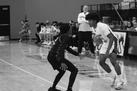 Brownfield’s Jeron Lawrence (12) is defended by Levelland’s Elijah Jordan (2) during a nondistrict game on Tuesday at The Pit at Brownfield. (Photos by LEE SCHEIDE | BROWNFIELD NEWS)