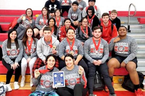 Brownfield powerlifters medal at Sundown