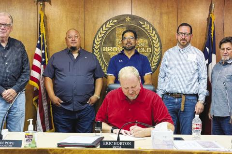 City swears in Council member, proclaims Clean Up Days