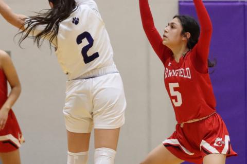 Kayleigh Saldana passing the ball (Krystal Valentin)