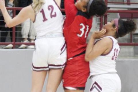 Lady Cubs earn fifth straight district win