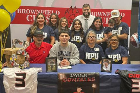Gonzales Signs Letter of Intent to Play Football at Howard Payne