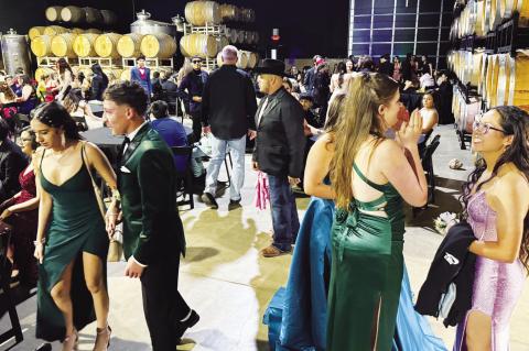 BHS Juniors, Seniors celebrate prom after change
